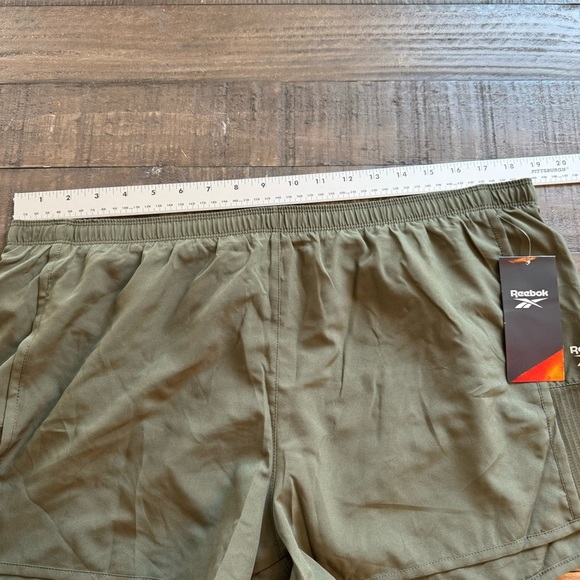 Reebok Women's Run with It Shorts Size XL (Army Green) NWT Activewear Outdoor - Picture 8 of 8